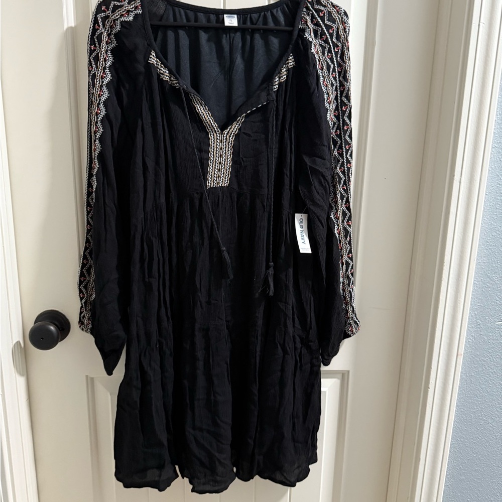 Old Navy Black Top with Embroidered Detail